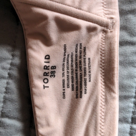 Torrid NWOT Nude Lightly Padded Plunge Bra, size 38B - Picture 7 of 7